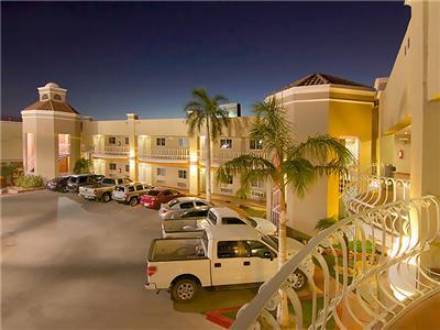 Hotel Premier 埃莫西约 外观 照片