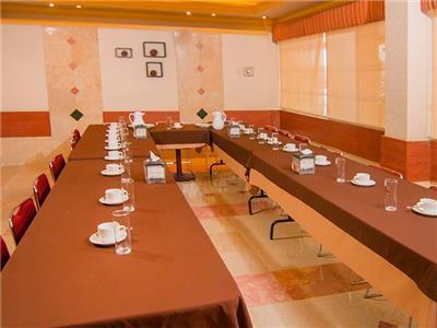 Hotel Premier 埃莫西约 外观 照片