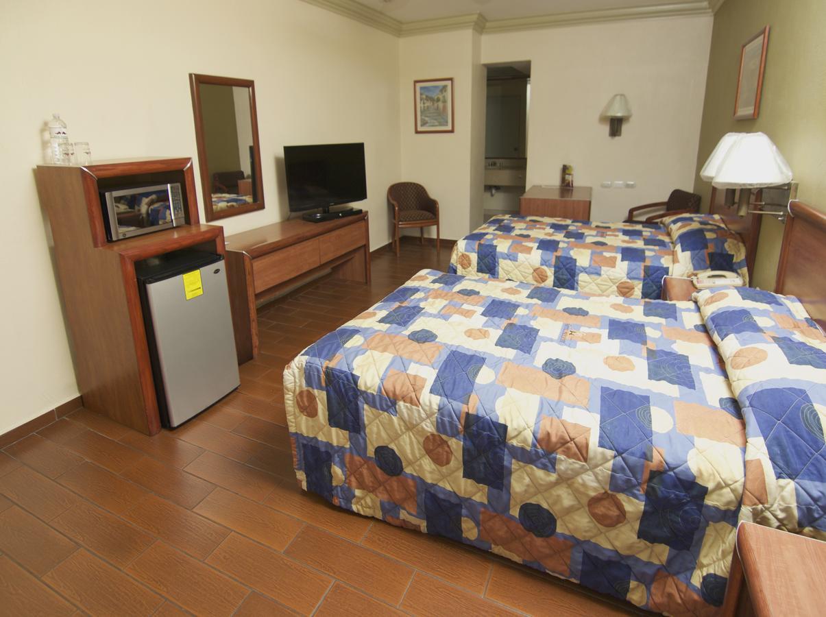 Hotel Premier 埃莫西约 外观 照片